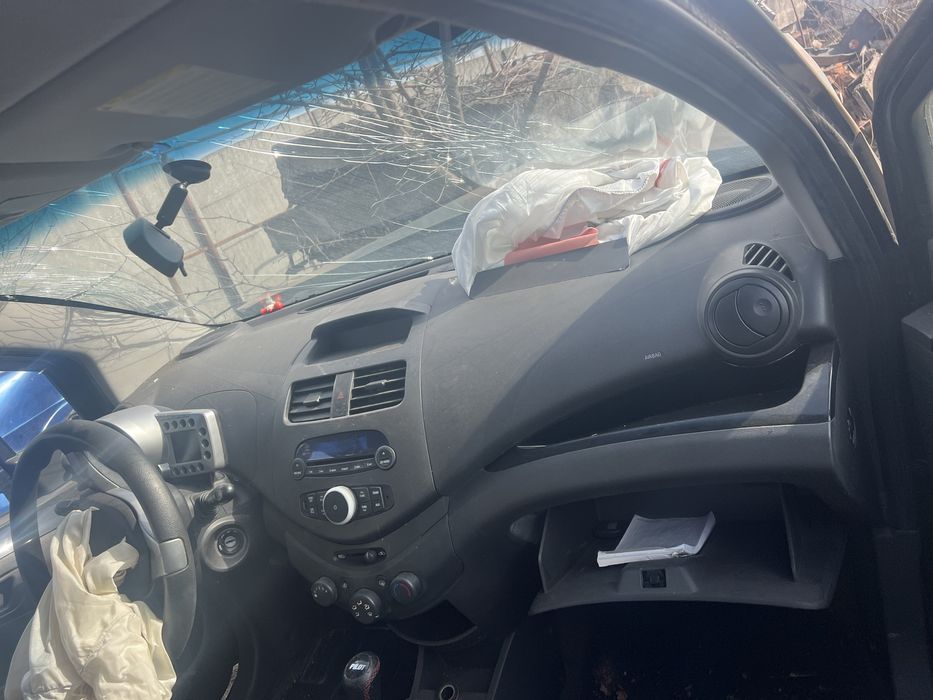 Chevrolet Spark 2013 год 1.0 бензин