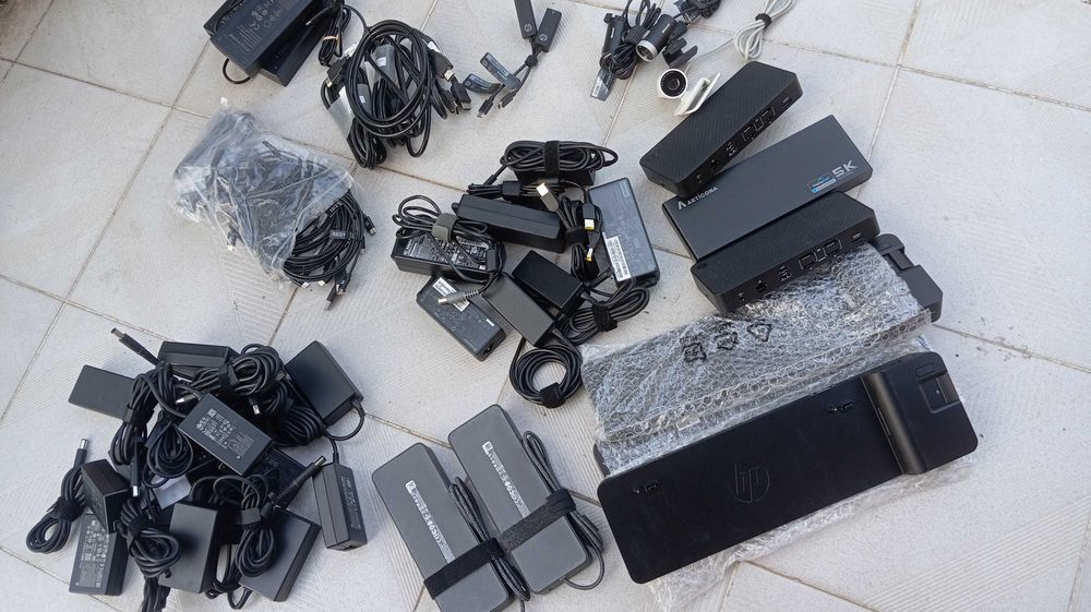 Lote material informático dock station transformadores