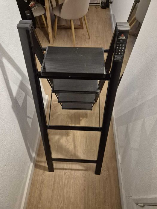 Escada dobrável 1.10M com pouco uso (*Entrega a partir de dia 20/03)
