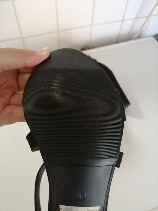 Sandálias Novas Tam 38