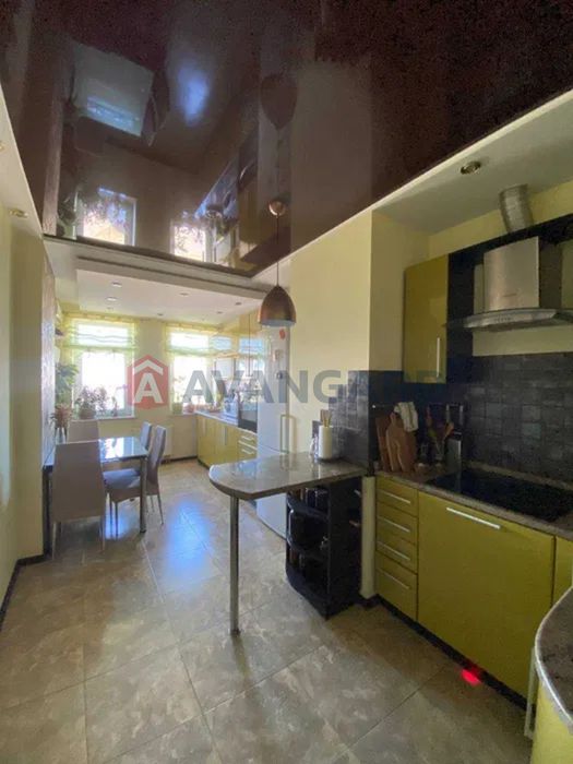 Продається 3-к квартира в самому центрі  Позняків