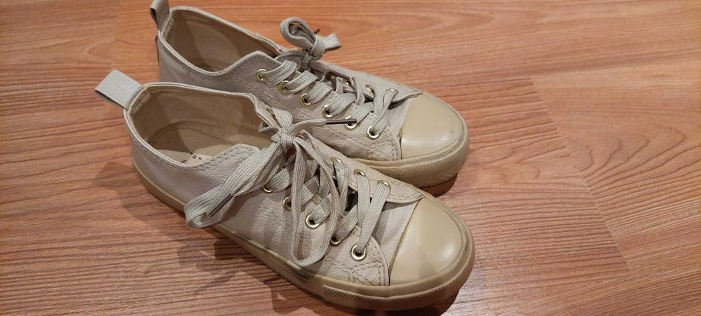 Ténis de material impermeável