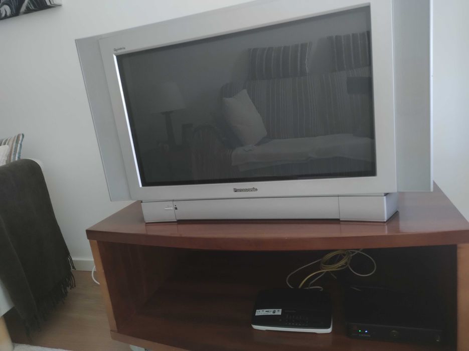 Móvel tv com rodas