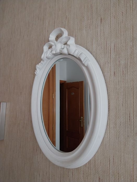Espelho oval branco