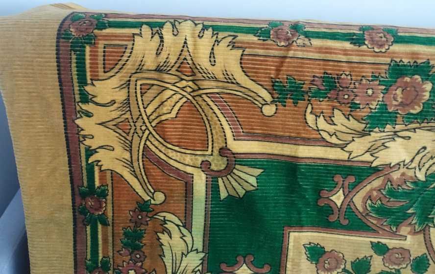 Zabytkowy kilim pluszowy.