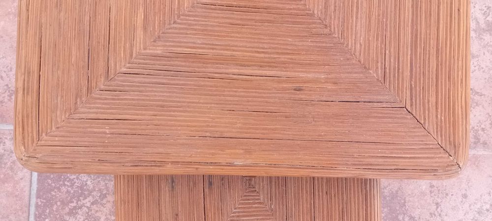 Duas Mesas Vintage revestidas a junco