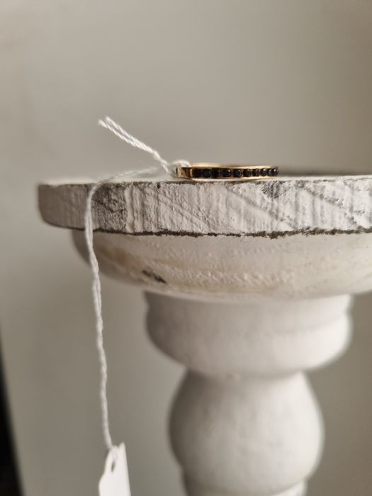 Złoty pierścionek obrączka