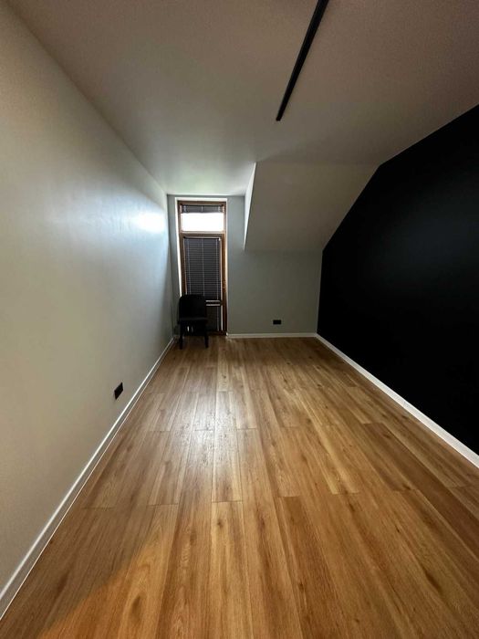 Продається сучасний котедж в м. Тячів