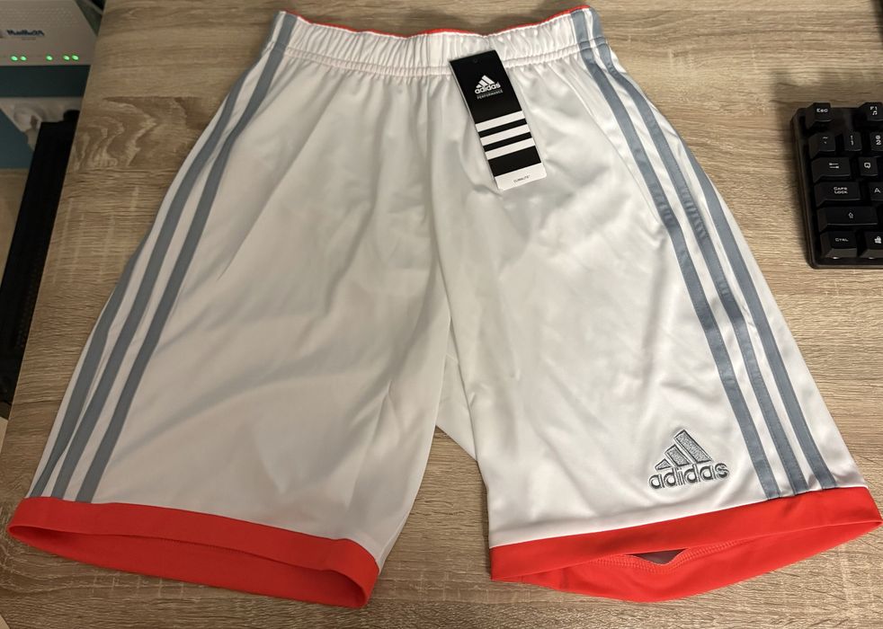 Spodenki adidas