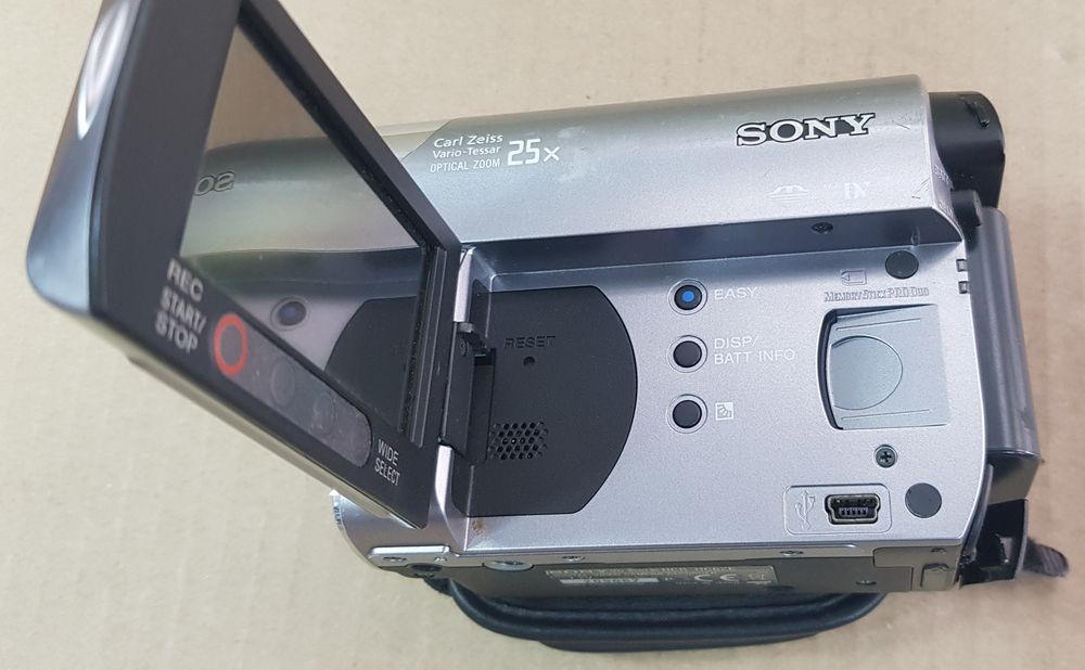 Видеокамера Sony DCR-HC62E