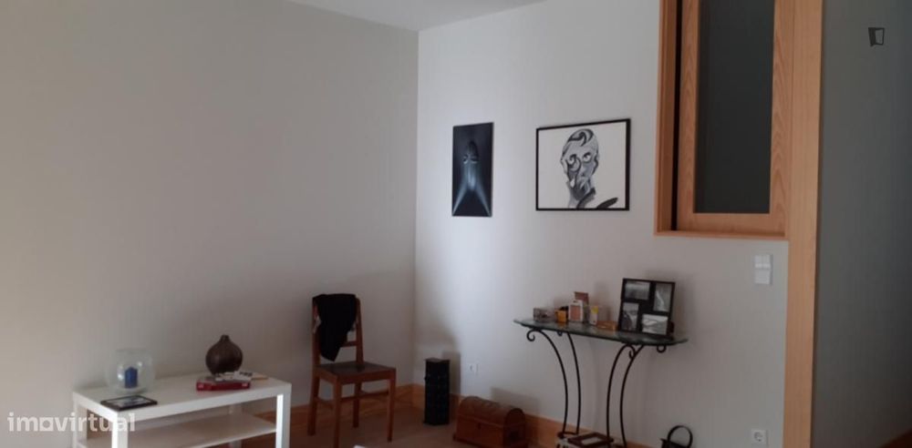 Quarto - localizado em Mafamude Porto