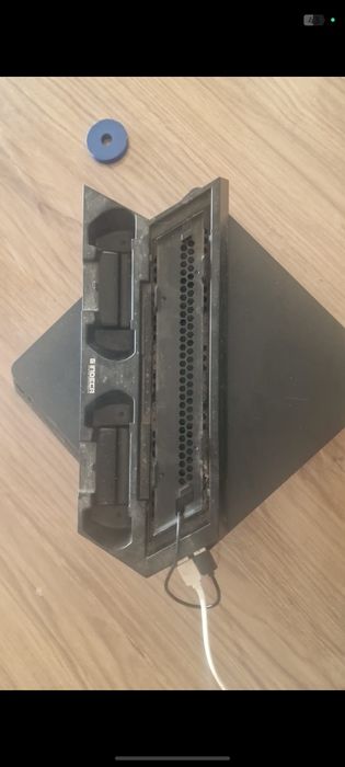 PlayStation 4 Slim + acessórios