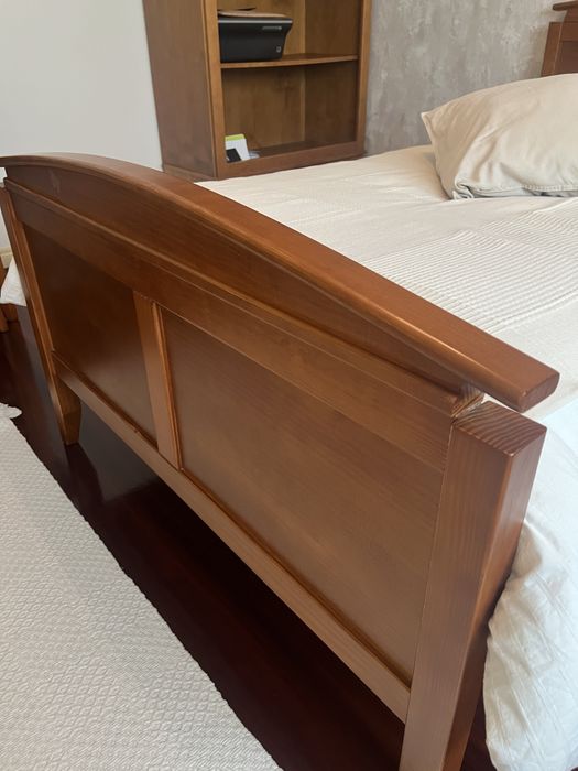 Cama e colchão em ótimo estado