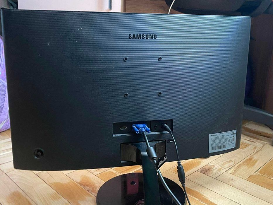 Монітор 24'' С24F390FHI розбитий екран по центру+кабеля