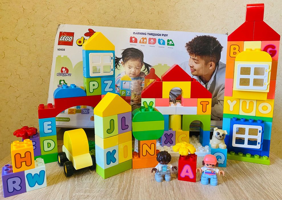 Конструктор LEGO DUPLO Classic Місто з алфавітом 87 елементів,вік 1,5+