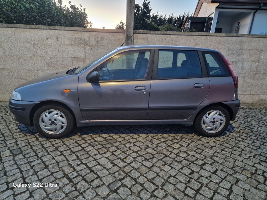 Vendo fiat punto 85 .16v muito  bom estado.