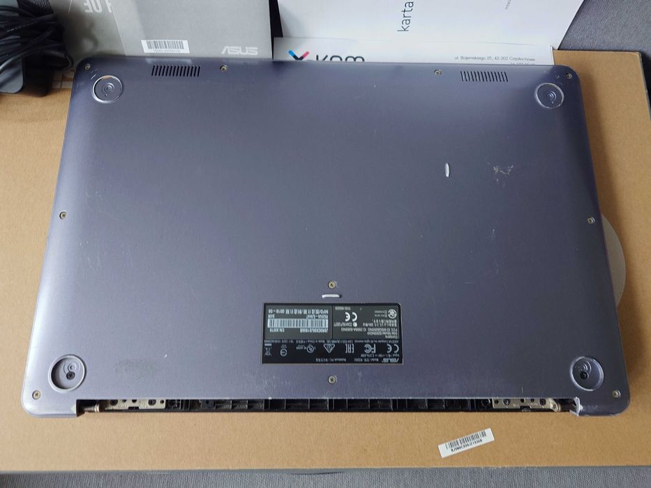 Laptop ASUS R520U