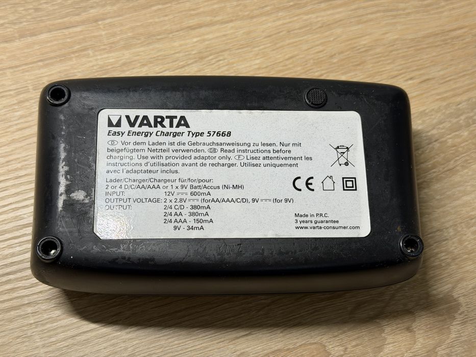 Зарядное устройство Varta Universal Charger 57668 BLI 1 NI-MH