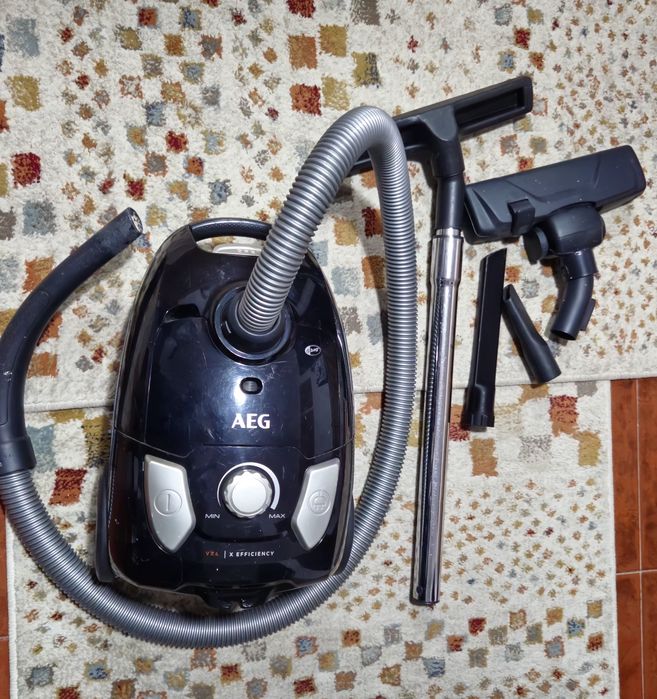 Vendo aspirador com Saco AEG VX4-1-EB Efficiency (80 ³
