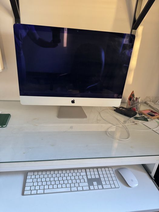 Retina 5K, 27-inch, 3,8 GHz Czterordzeniowy procesor Intel Core i5 Radeon Pro 580 8 GB 40 GB 2400 MHz DDR4