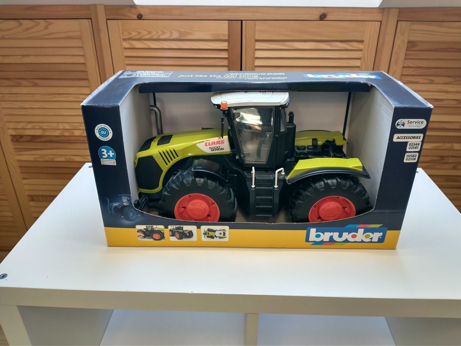 Class Xerion 5000 traktor / ciągnik Bruder