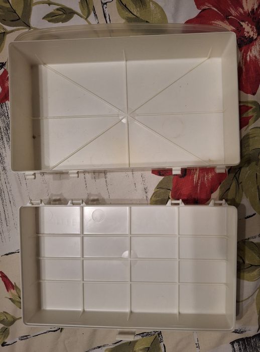 Універсальна аптечка (СССР). 320 і 220 грн.