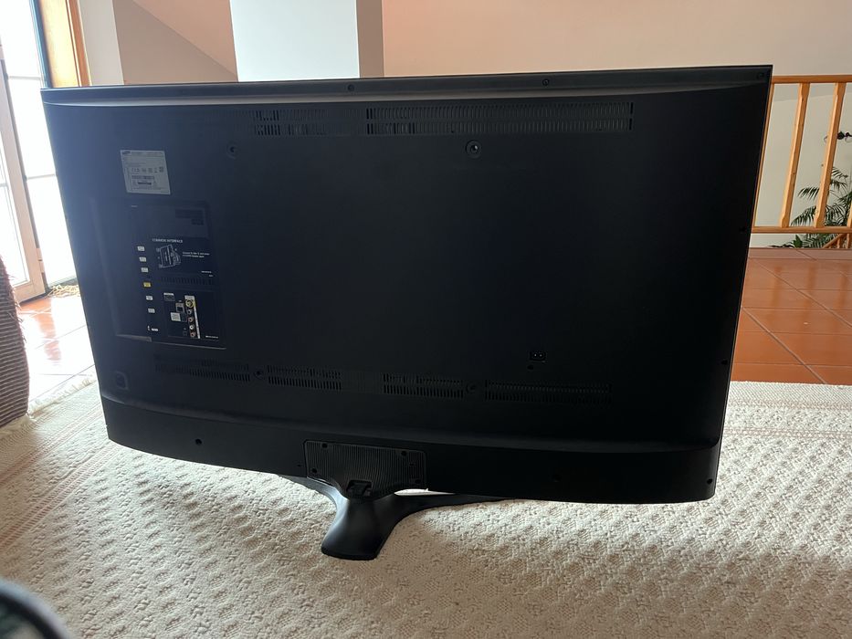 Televisão Samsung UE55MU6220 55” Curvado 4K Smart TV