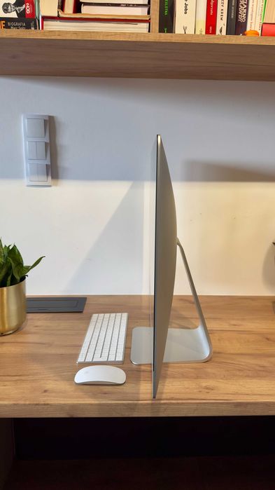 iMac Retina 5K 27" + Apple Magic Keyboard i Magic Mouse