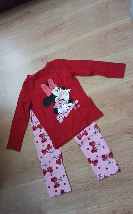 Nowa piżama dla dziewczynki w rozmiarze 122/ 128