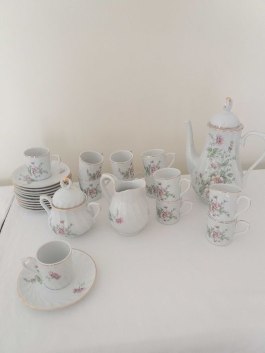 Serviço de Café em  Porcelana com Filé Dourado - Novo