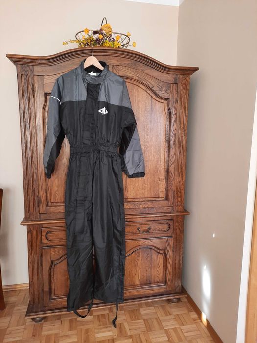 Kombinezon jednoczęściowy przeciwdeszczowy