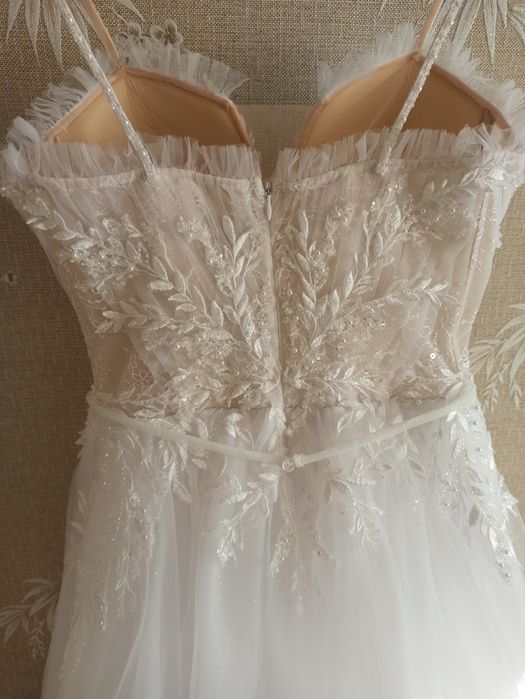 Biała suknia ślubna