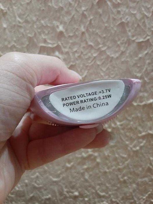 Очищающая щеточка для лица с регулировкой уровня вибрации