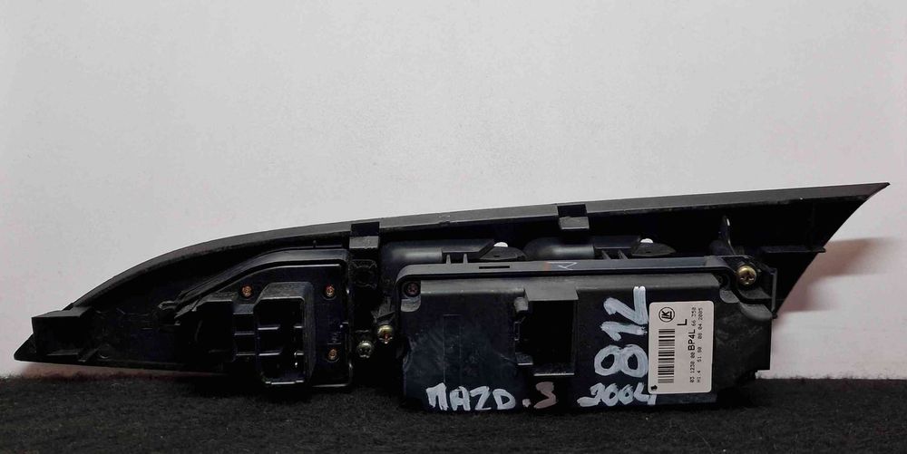 Comando / Botão / Interruptor Vidros Frente Esquerdo 03123000 - MAZDA 3