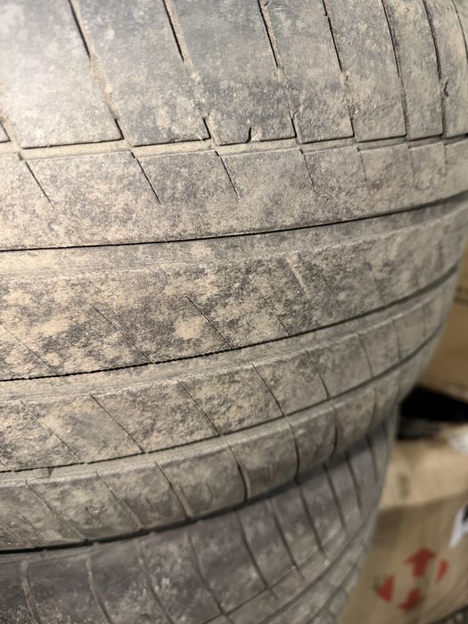 285/35r21 325/30r21