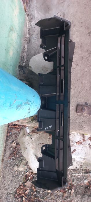 Прадам вставку между юбкой и защитой на LEXUS GX 460 с 2009 года.