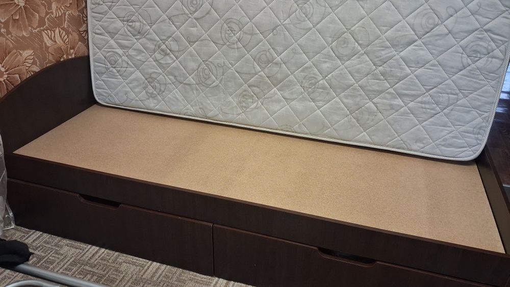 Кровать 90*200см