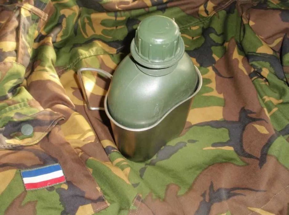 Manierka Wojskowa Armia Holandia z Kubkiem ze Stali Nierdzewnej