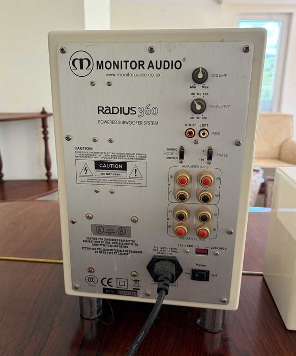 Monitor Audio Radius 5.1 — Subwoofer ativo + 5 colunas (branco)