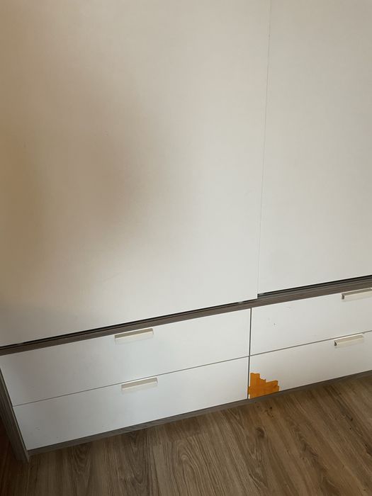 Szafa ikea trisil biala drzwi przesuwane