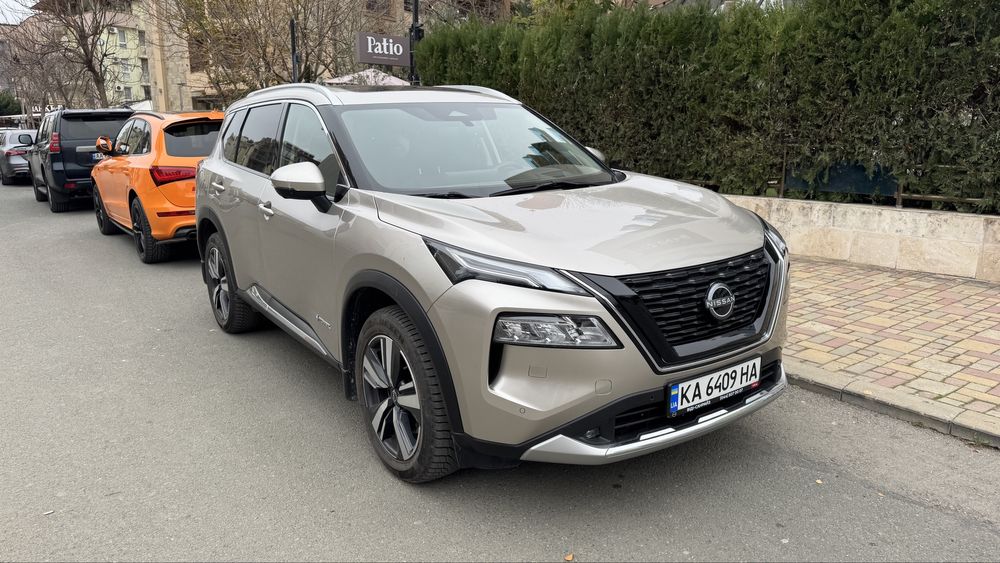 Первый владелец ,дата регистрации июнь 2023 год .машина еше на гарантии , куплена с Салона.комплектация E- power Tekna plus передний привод, резина зима + лето. В идеале . История обслуживания есть. Сервис был только у официальных . Все печати в книге .Подробности звоните ,Viber ,wats app . Продаю ,так как хочу другую.