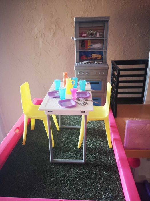 domek dla lalek Barbie DreamHouse Deluxe plus samochód