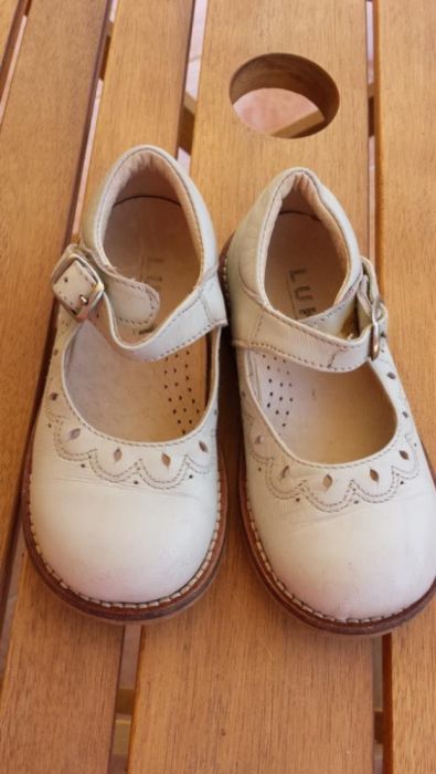 Sapatos de menina com sola de couro n.º 23