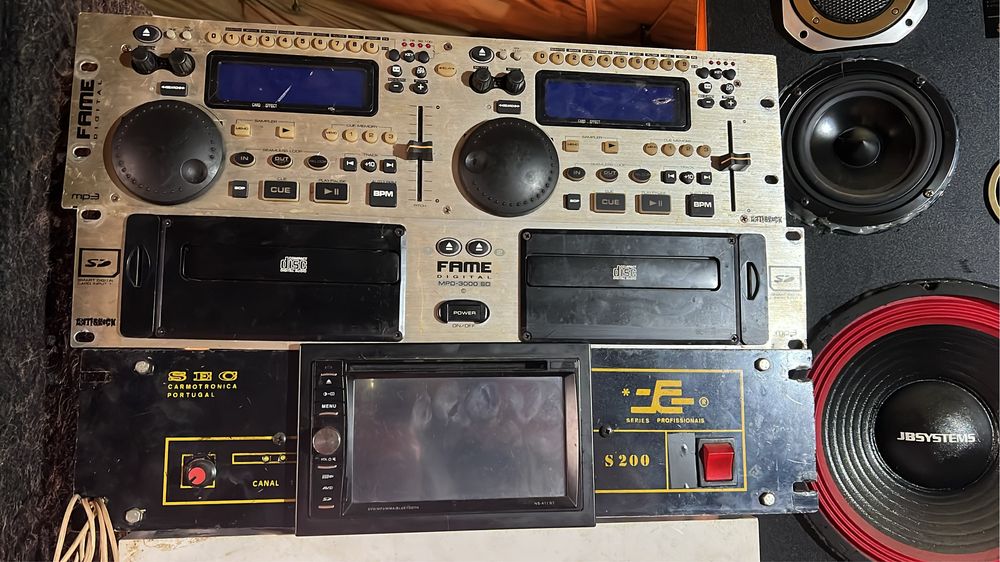 Vendo um amplificador  e um leitor de DJ