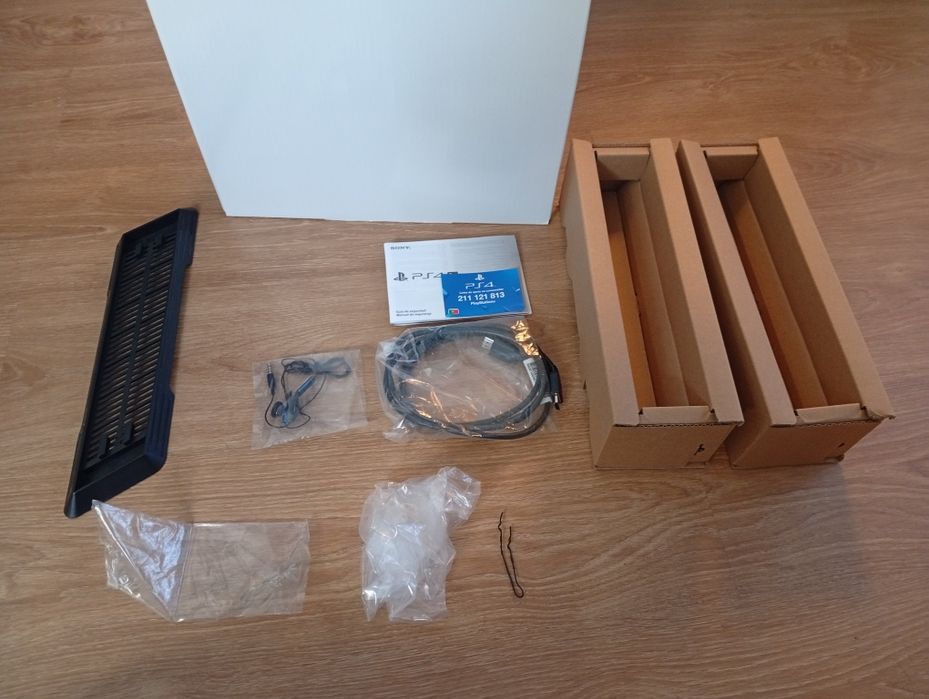 PS4 Pro na caixa completa