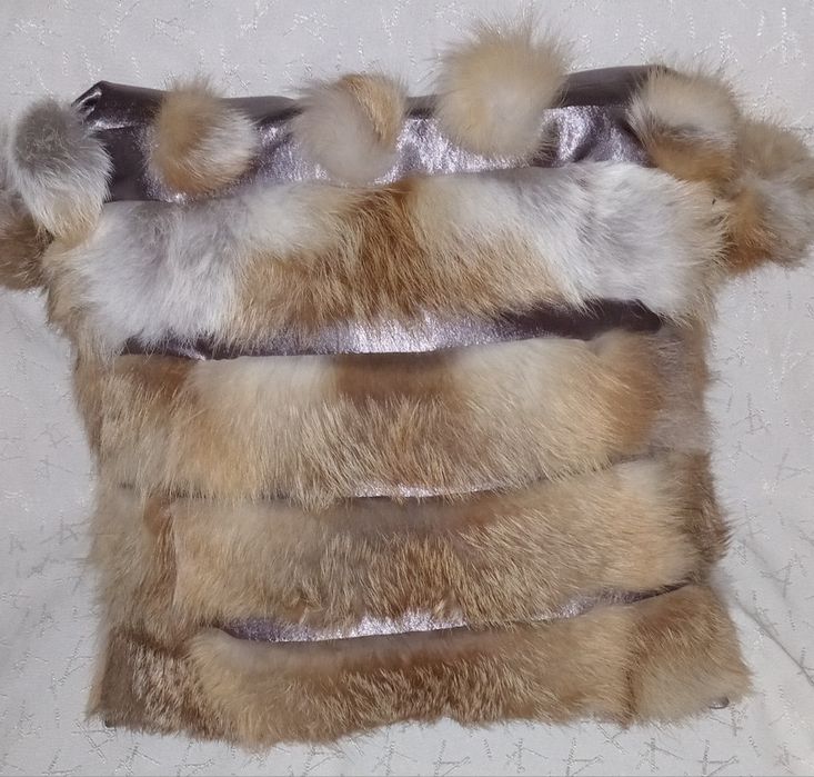 Діванна подушка з хутром рижої лисиці