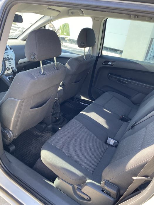 Opel Zafira B  2010r
