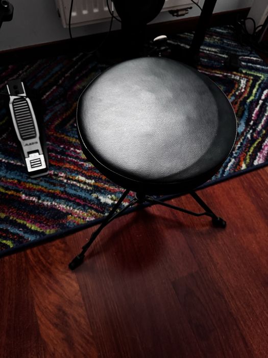 Perkusja elektroniczna alesis dm6 + stołek + słuchawki