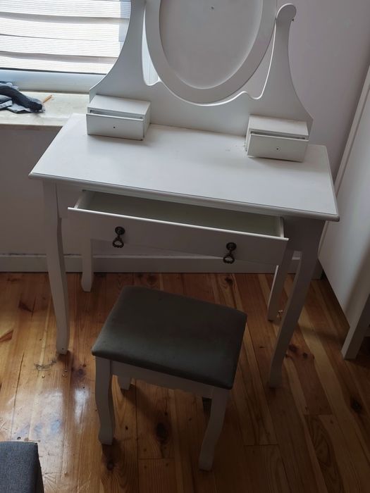 Toaletka z taboretem