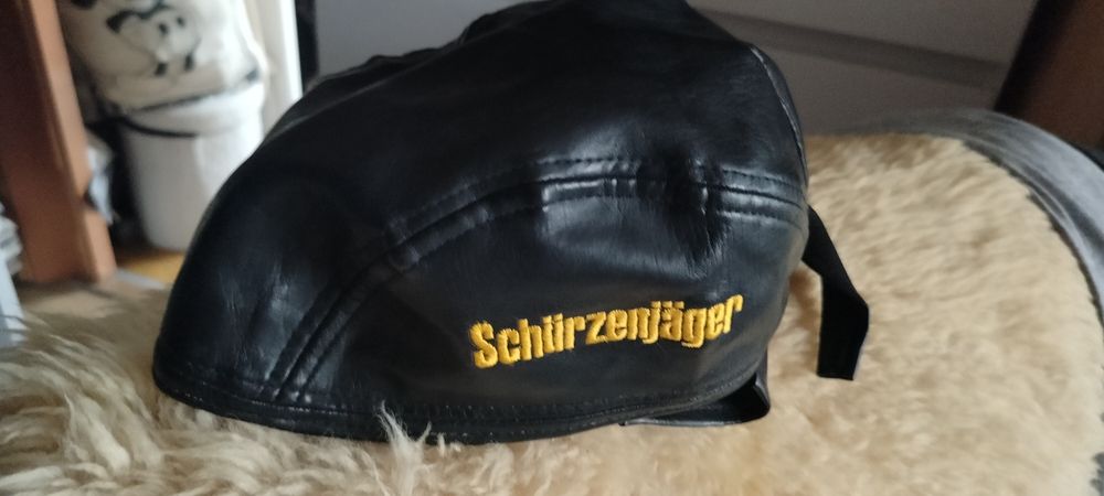 Czarna  czapka harlejowka